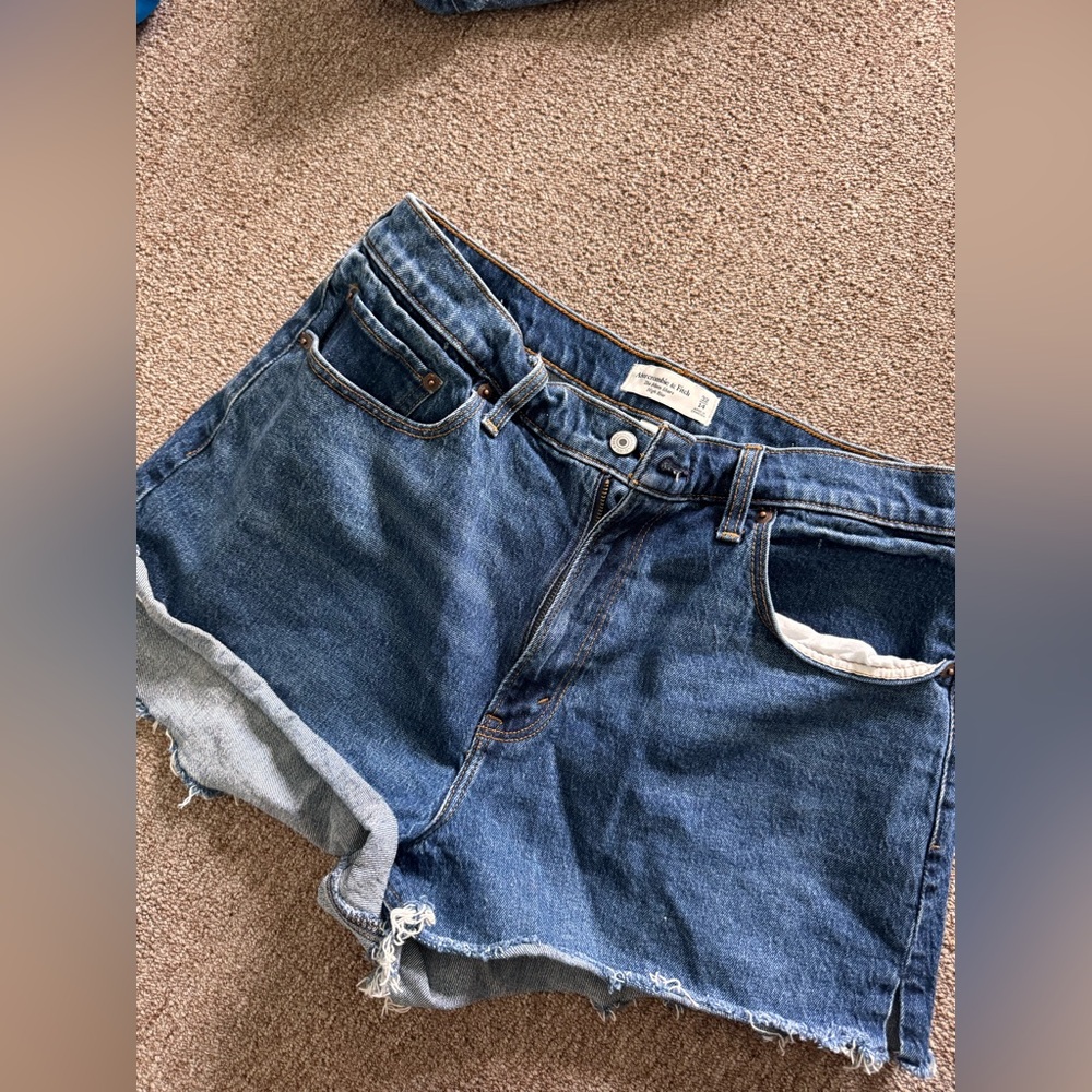Abercrombie & Fitch Denim Cutoff Shorts – Size 32